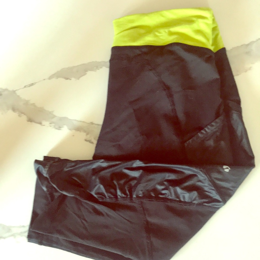 Lululemon cropped lightweight black leggings